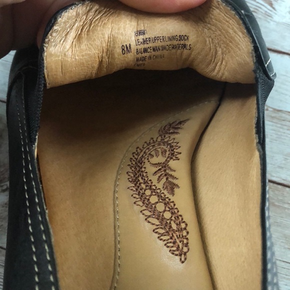 🛍 Sofft Black Leather Small Heel Loafers - Picture 7 of 8